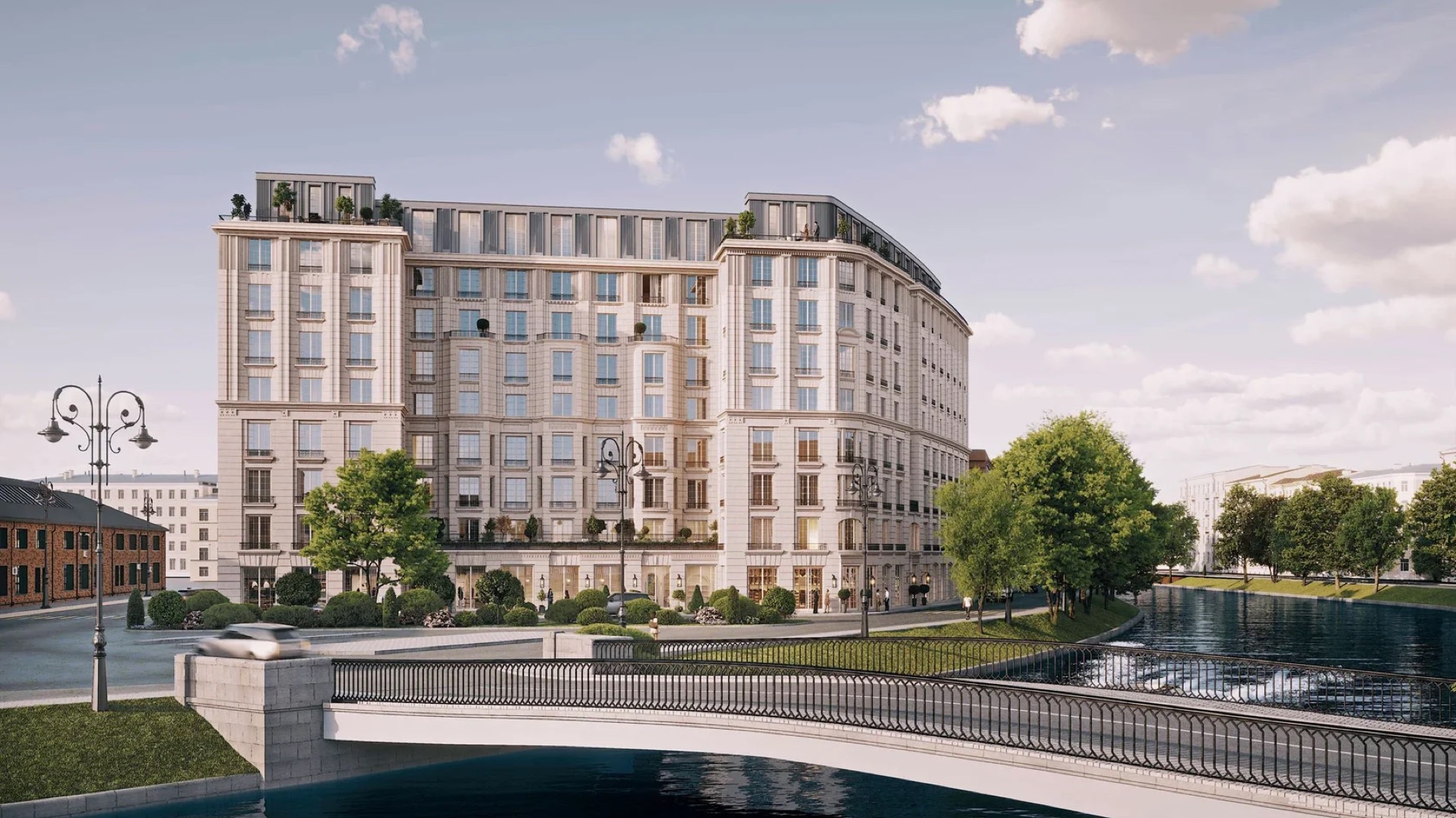 вид на дом с набережной реки и моста